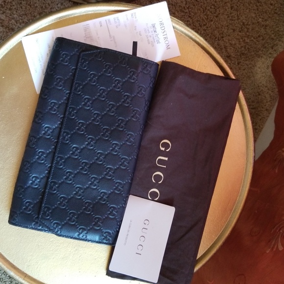 Authentic Gucci Voyager  clutch - Picture 8 of 11
